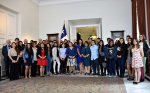Estudiantes del INCOED participan en ceremonia PACE junto a la Presidenta