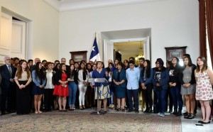 Estudiantes del INCOED participan en ceremonia PACE junto a la Presidenta